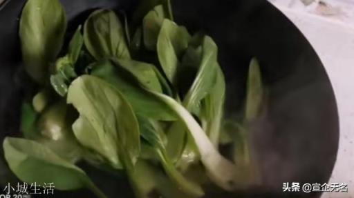 炒青菜要不要加生抽？
