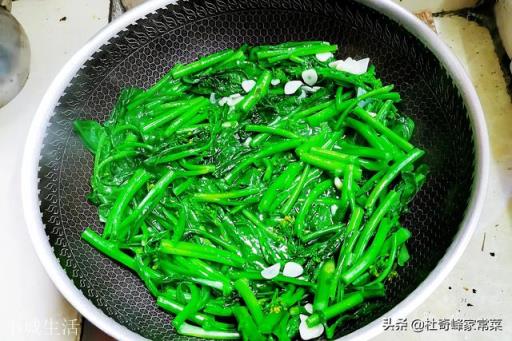 炒青菜要不要加生抽？