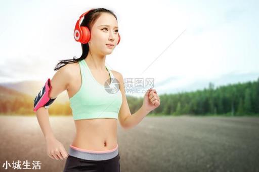 女生，跑步很慢，三公里跑20分钟，跑几步就开始喘，不会控制呼吸节奏，想知道要怎么练习才能提高速度？