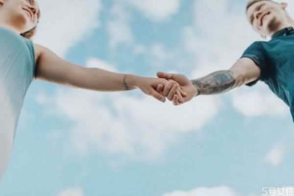 怎样挽回一个不再爱你的人 老公爱上别人还能挽回吗