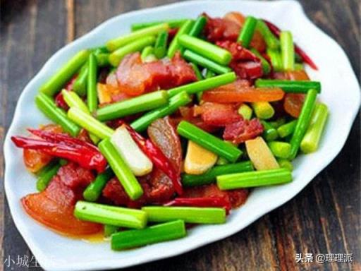 腊肉掺什么菜炒比较好吃？