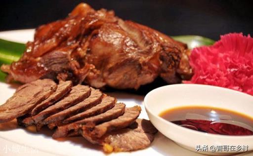 怎样把大块牛肉煮熟后切片后像猪肉一样软烂不塞牙？饭店是不是加硝盐或小苏打腌后再煮的？