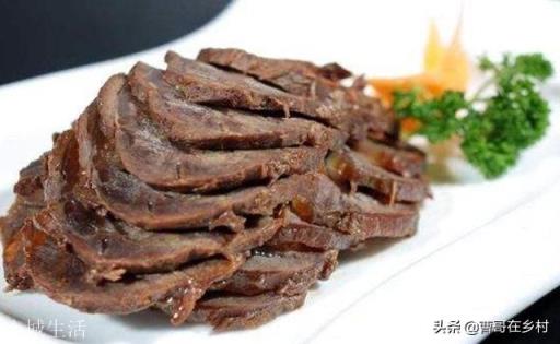 怎样把大块牛肉煮熟后切片后像猪肉一样软烂不塞牙？饭店是不是加硝盐或小苏打腌后再煮的？