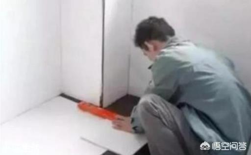 卫生间用地压墙好还是墙压地好？