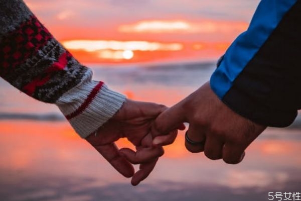 男人舍不得离婚的表现 想离婚的男人会拖着吗