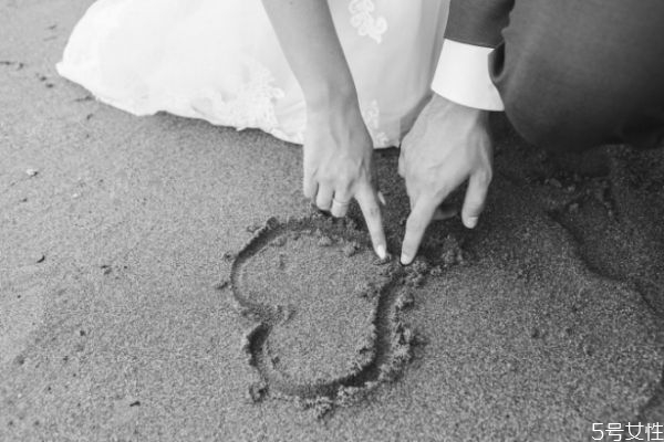男方拖着不离婚不联系 老公提离婚是真想离吗