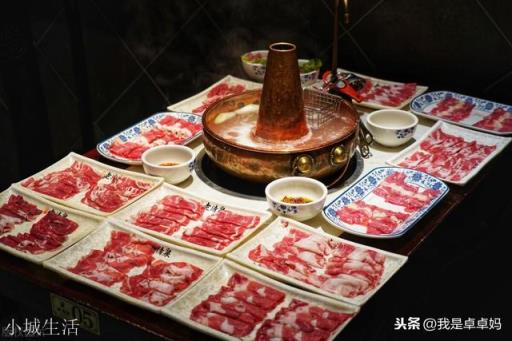 为什么吃火锅时，有的羊肉一煮就有白沫，而有的却没有？