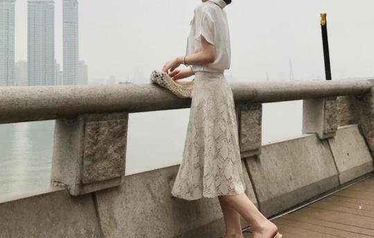 夏日来到来件蕾丝单品吧!夏日炎炎也要美美秀出女人味!