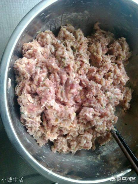 在家怎么做肉丸，才能像饭馆里的一样筋道？