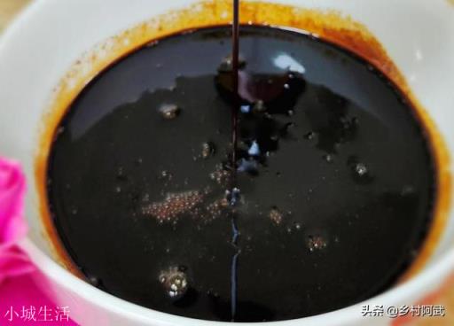 南昌拌粉是南昌特色美食之一，所拌的酱油是如何调制或操作的？