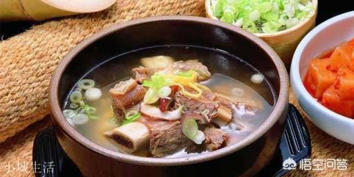 面馆如何熬制骨头汤？