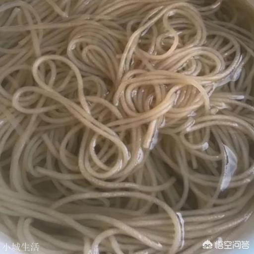 炸韭菜菜盒子的面如何和?