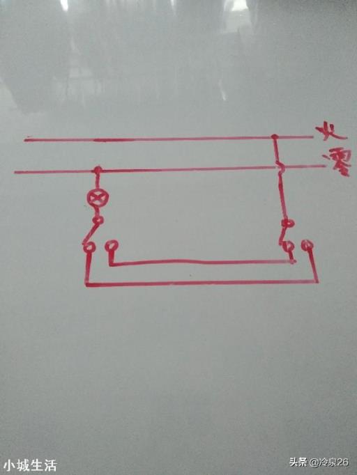 一个灯两个开关控制如何接线？