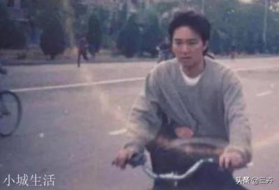 周星驰还爱朱茵吗？周星驰终身不娶是因为朱茵吗？