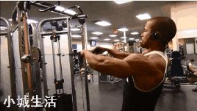 如何有效练肩？