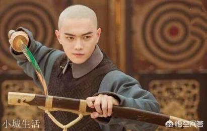 为什么傅恒能身穿四团龙补服？