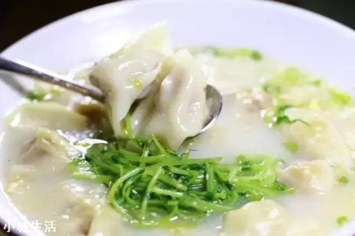 下个月要去成都旅游，成都有哪些美食一定不能错过？
