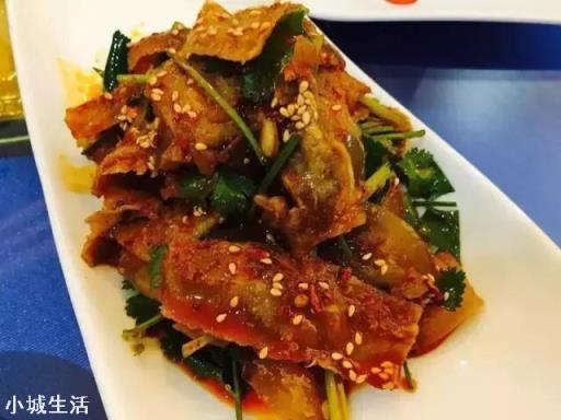下个月要去成都旅游，成都有哪些美食一定不能错过？