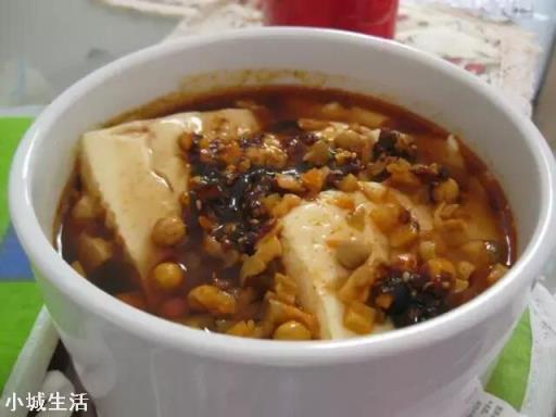 下个月要去成都旅游，成都有哪些美食一定不能错过？
