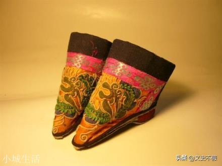 孝庄与慈禧裹脚吗？