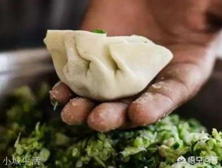 饺子馅里到底该不该加水，为什么？