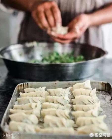 饺子馅里到底该不该加水，为什么？