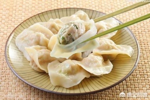 饺子馅里到底该不该加水，为什么？