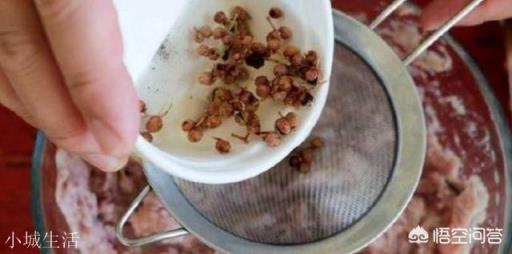 饺子馅里到底该不该加水，为什么？