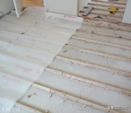 现在实木地板都是怎么铺的？好像很多不打龙骨安装，这是为什么？