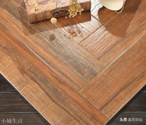 现在实木地板都是怎么铺的？好像很多不打龙骨安装，这是为什么？