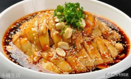 口水鸡的酱料如何制作，口水鸡怎么做吃着嫩滑爽口？