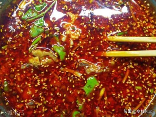 口水鸡的酱料如何制作，口水鸡怎么做吃着嫩滑爽口？
