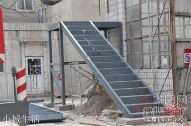 高层顶层的露台是赠送的，业主改造成卧室，可以吗？
