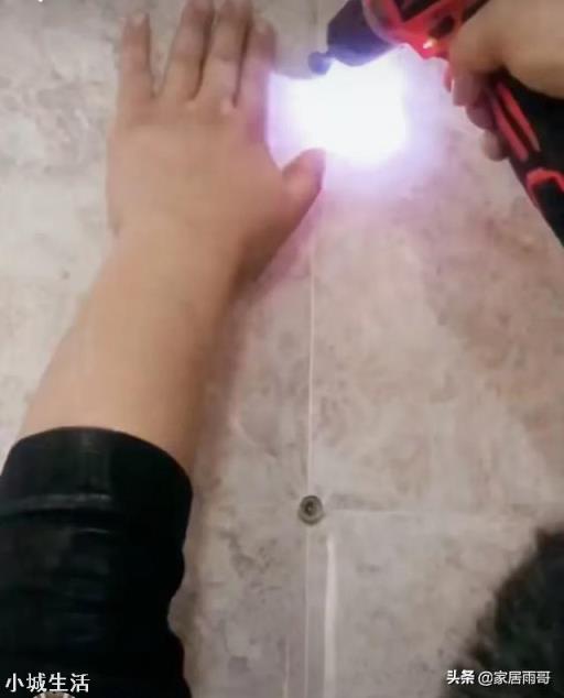 家里大面积瓷砖空鼓怎么办？