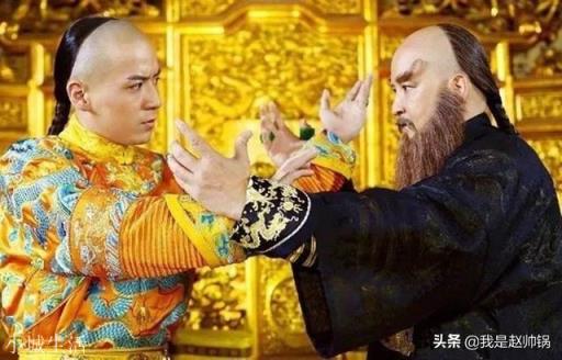 鳌拜明知康熙对付他，手里握有40万重兵，为何不敢在紫禁城造反？