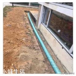 楼顶漏水，可以用铺瓷砖或者是打水磨石的方法防漏吗？