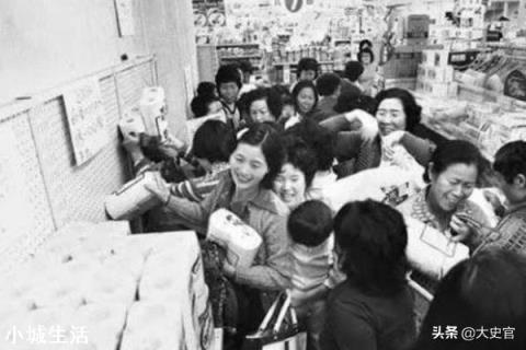 为什么日本发生疫情，出现大面积囤厕纸？难道不应该是囤食物吗？