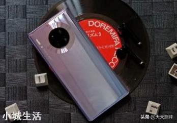 带着一部华为mate30 pro穿越回2008年，会是什么情景？