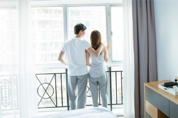 二婚怎么过最好 老婆和前夫联系正常吗