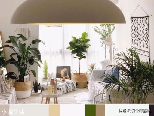 雾霾蓝的沙发背景墙和墨绿色的主卧背景墙在软装颜色上怎么搭配呢?