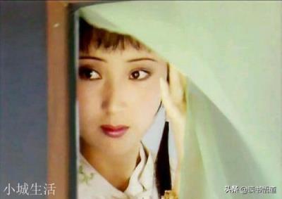 黛玉进府和宝钗进府的区别是什么？
