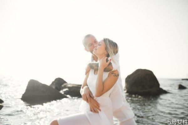 女人一定要把说谎和欺骗区别开来 老公骗你怎么对付他