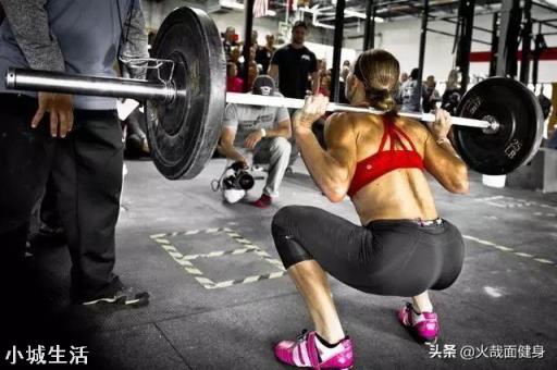 锻炼深蹲和俯卧撑，每天锻炼好还是隔天锻炼、让肌肉休息一天好？