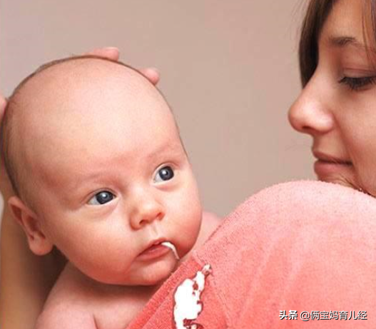 婴儿总吐奶多半有这三个原因 婴儿为什么老是吐奶