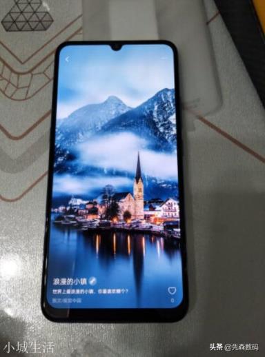 有NFC，快充，屏下指纹的配置，价格在2000-2500手机有什么推荐？
