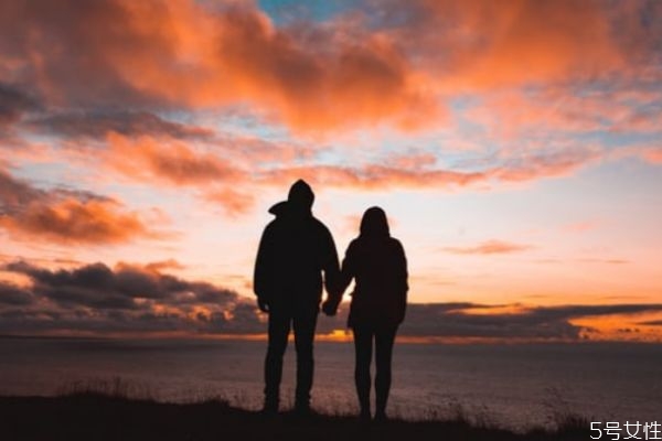老婆出轨我的兄弟该怎么办 老婆出轨如何走出痛苦