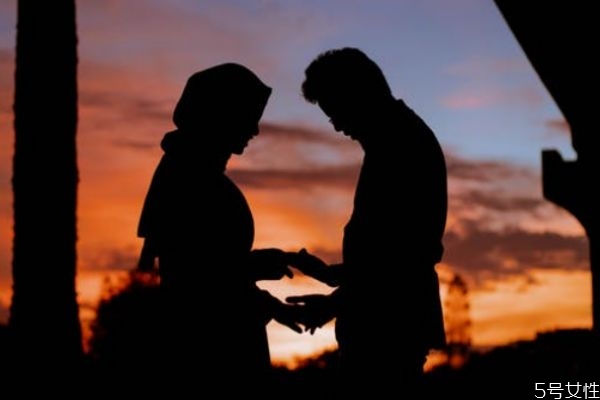 老婆出轨我的兄弟该怎么办 老婆出轨如何走出痛苦