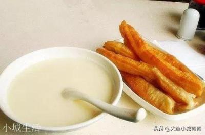 大家早餐都喜欢吃什么？自己做，还是买着吃？