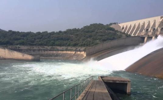 塔贝拉坝坝顶长2743米 世界上最大水坝