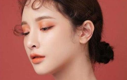 能够提亮妆容的化妆小技巧 菜鸟必备的化妆技巧
